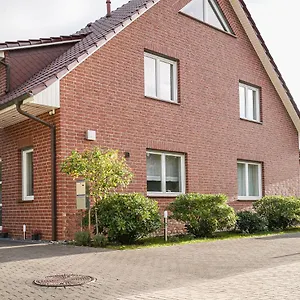 https://modernes-stadthaus-parkplatz-wifi-baddusche-kuche.hannover-hotel.net